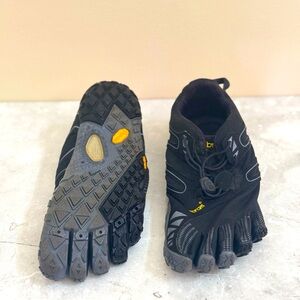 Vibram hiking shoes size 5